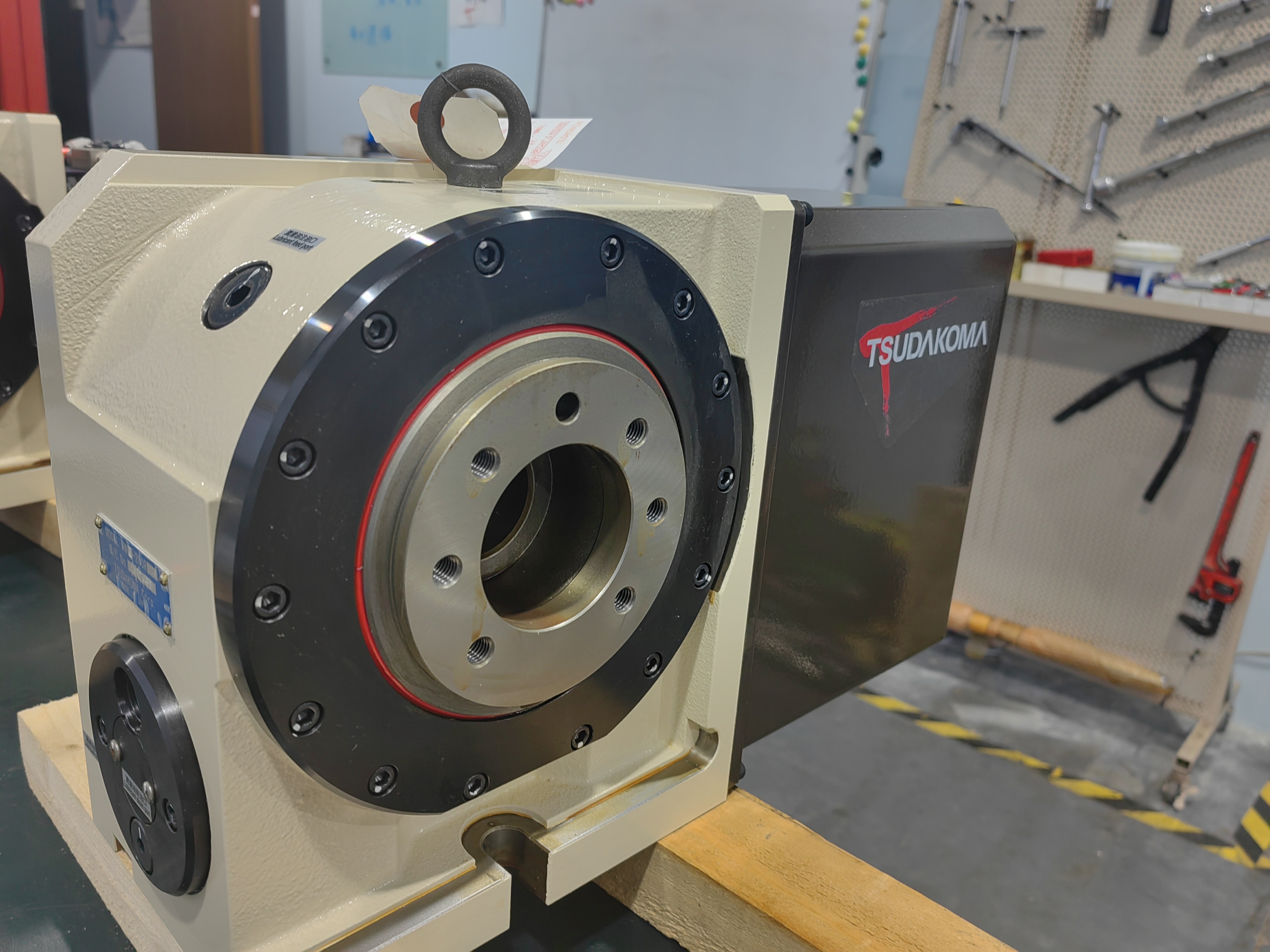 RWE/RWA-160 CNC Rotary Table with 25 Arcsec Indexing Accuracy φ100 mm Spindle Bore and Pneumatic Clamping