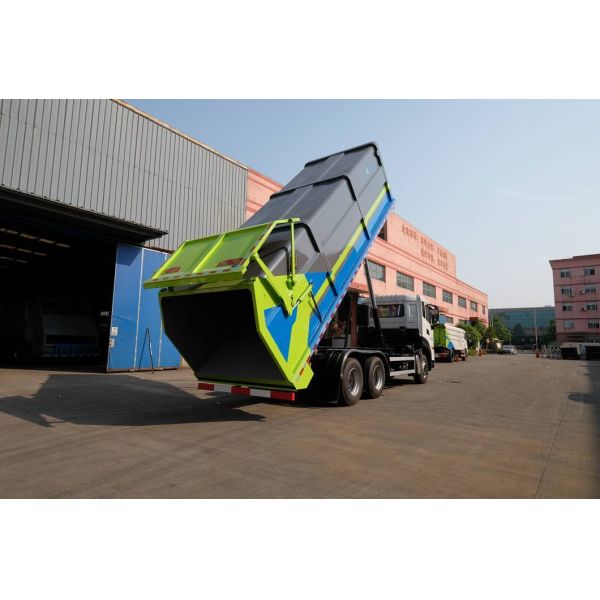High-Capacity Municipal Waste Collection Docking Sanitation Truck