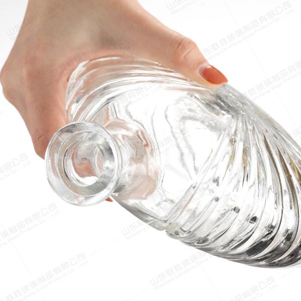 Vidro transparente 500 ml 750 ml Forma triangular Liquor Rum Gin Whisky Tequila alcoólico