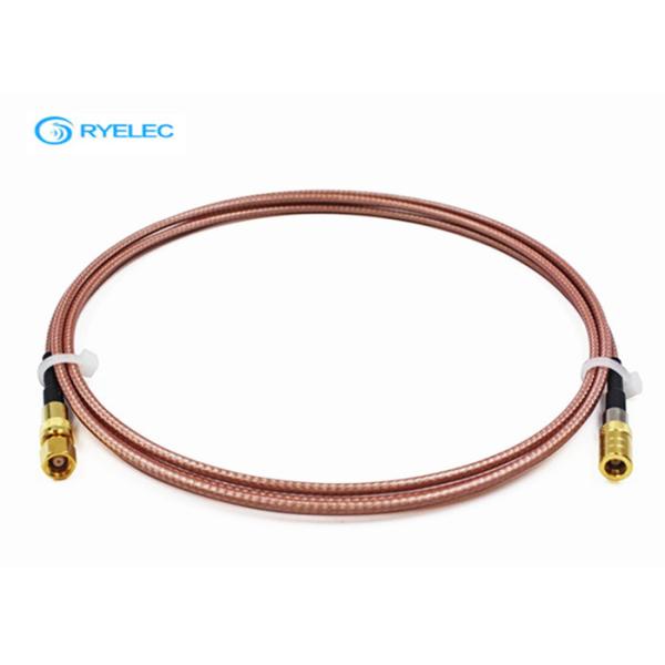 le glod a plaqué la femelle de smc au câble d'extension coaxial femelle du