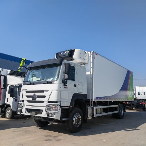 HOWO Carrier Frozen Meat Transport Refrigerated Freezer Van 16ton Capacity Refrigerator Van Truck