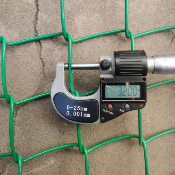 3.5 mm de espesor de PVC revestido de 8 pies de altura de la cadena de enlace de la cerca de rodillo baja acero de carbono