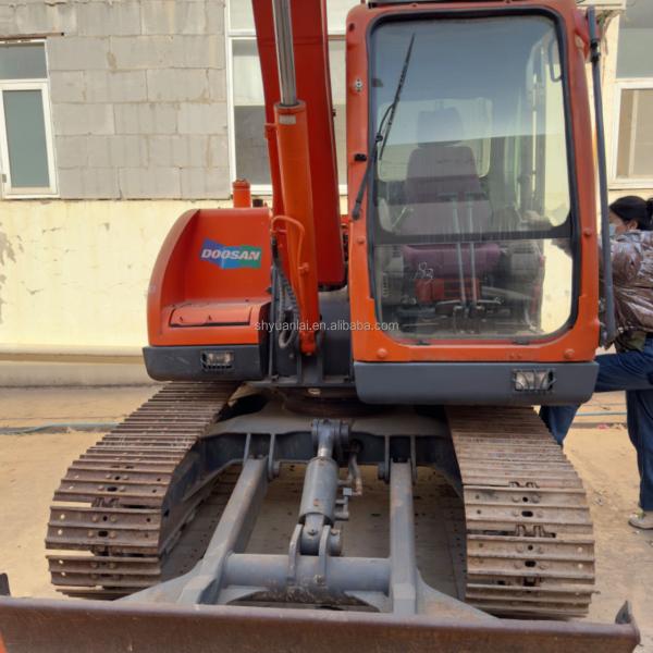 Doosan DX75-9C Mini Excavateur d'occasion Excellent état Couleur d'origine 0-2000 heures de travail