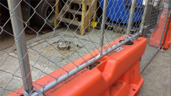 chain link temporary construction fence panels 6FT X 10F Mesh 2 3/8  x 2 3/8 ( 60mm x 60mm ) x 12 gauge wire