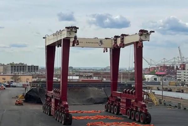 Span 5-110m Mobile Boat Hoist Crane Travelift Crane Diesel  Engine Powered