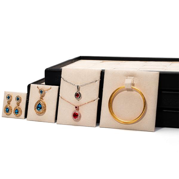 Velours douces intérieures en cuir en PU pour les bijoux