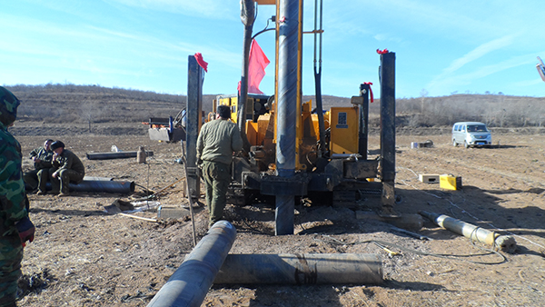 Устройство для бурения скважин длиной 300 м 85 кВт