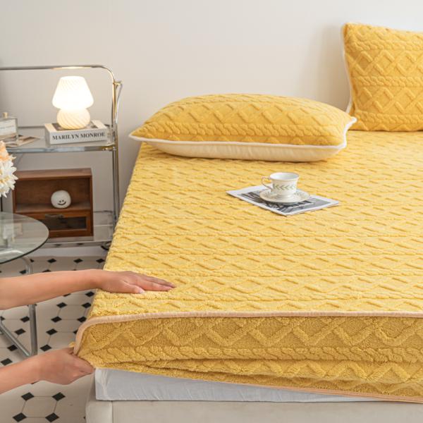 Однокомпонентное зимнее теплое коралловое бархатное постельное покрытие с непроскальзывающей ковровой ковровой дорожкой