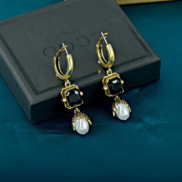 European and American Autumn and Winter New Retro Crystal Pearl Wholesale Earrings