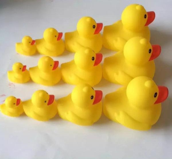 Yellow Floating Carnival Baby Rubber Duck Water Resistant With Magnecti Connector