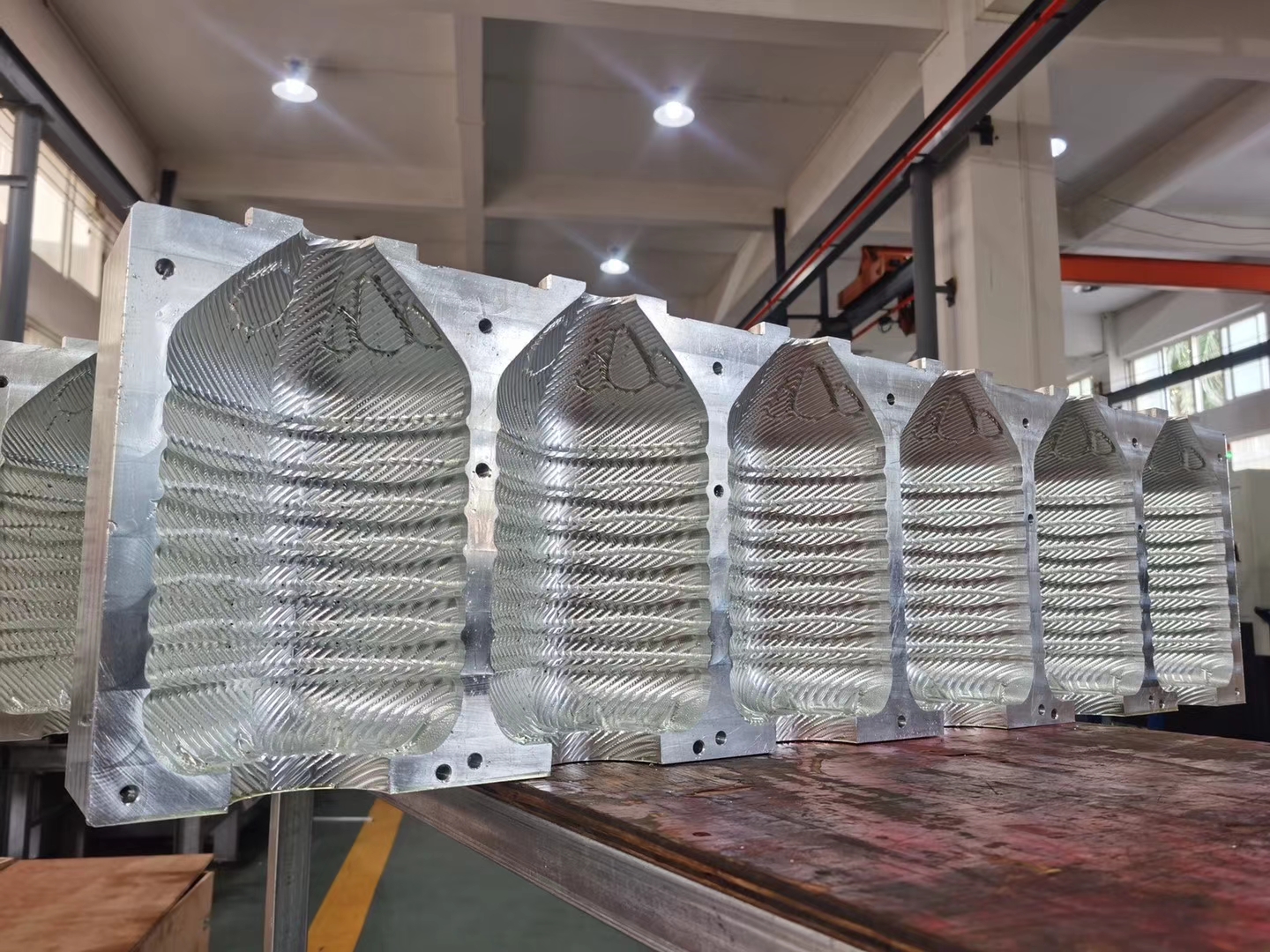 Машина прессформы дуновения бутылки 6600BPH 6000 BPH