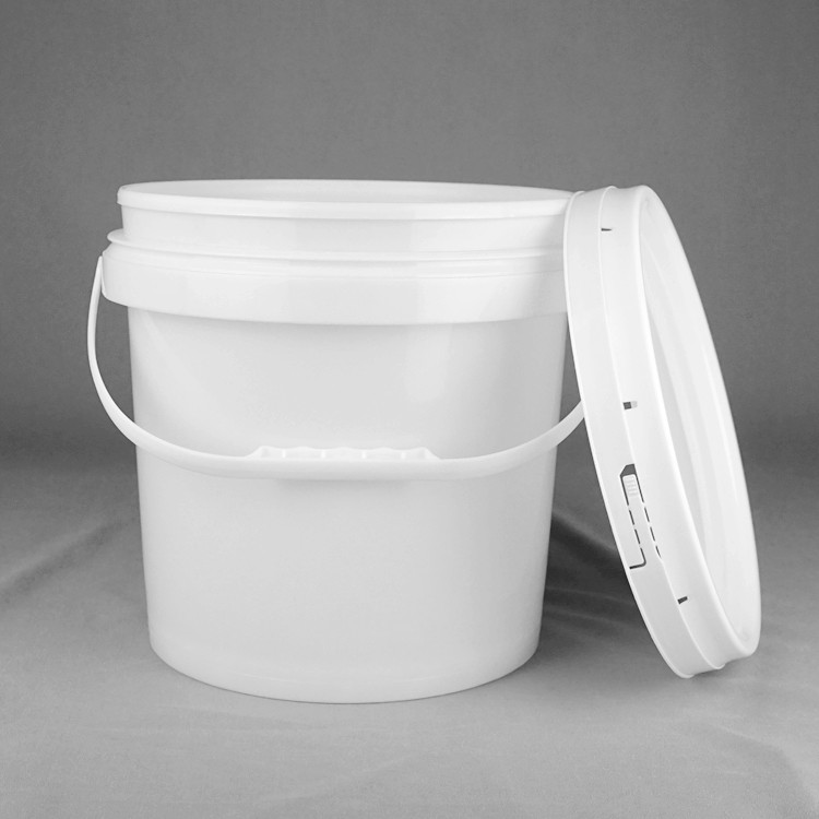Цвета разнообразия красят пластиковое ведро 10L с ручкой