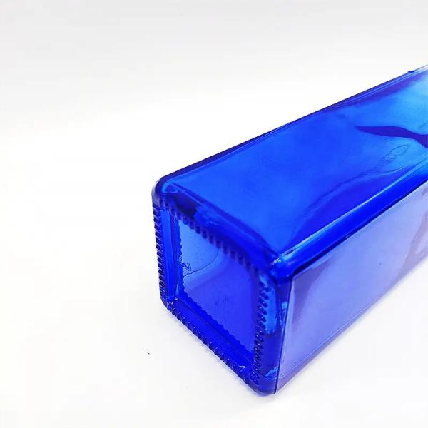 280ml Capacity Gradual Change Blue Square Glass Wine Bottle with Alumina Screw Cap