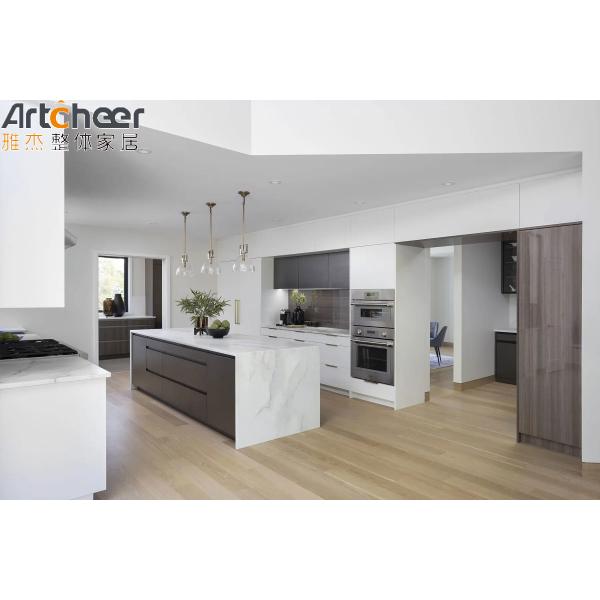 Модульные кухонные шкафы Экологически чистые фанеры для современной виллы