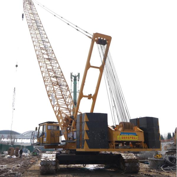 180Ton Used Crawler Crane XGC180 Strong Load Bearing Capacity