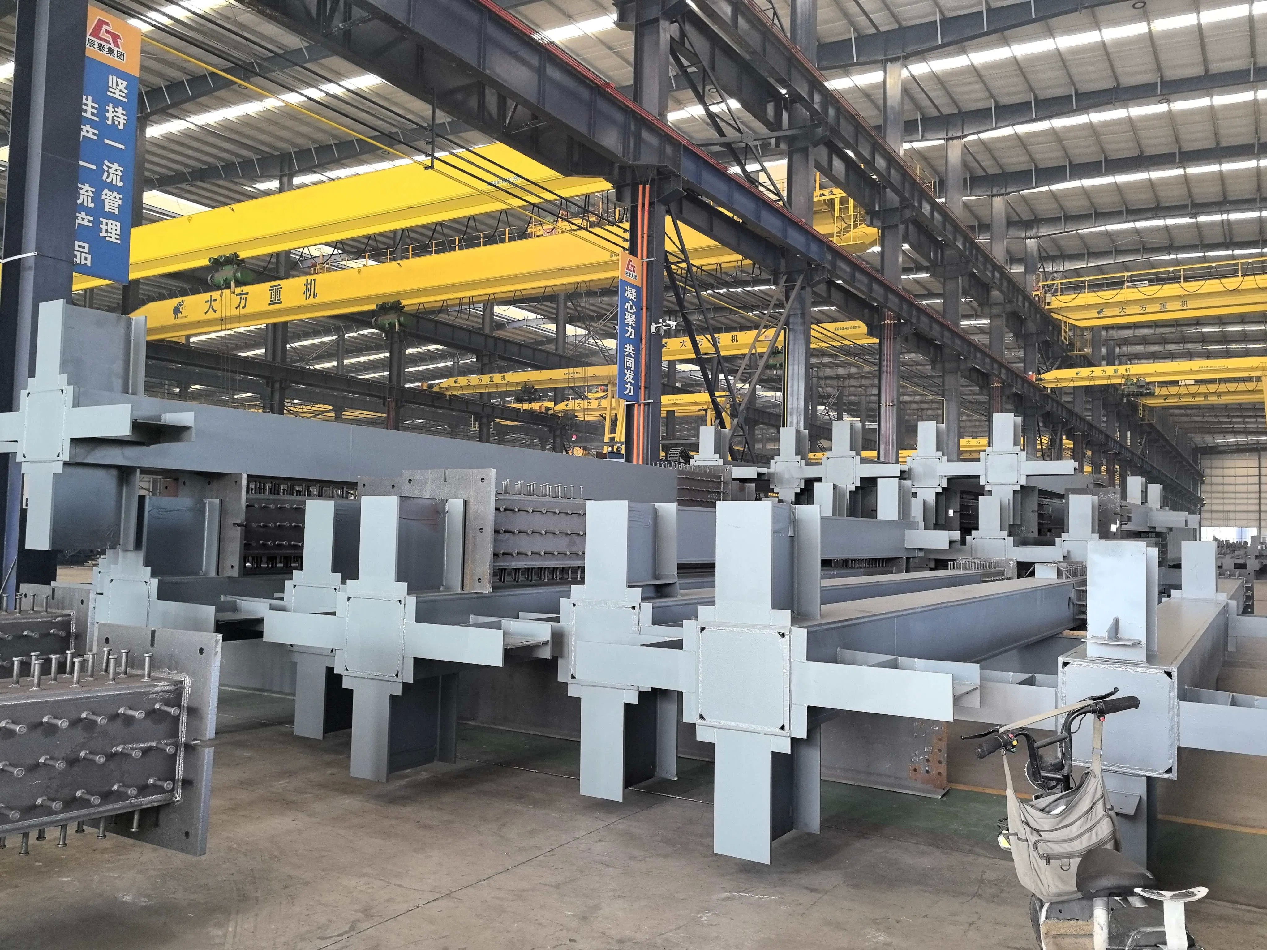 Versatile Bailey Bridge System for Efficient Footbridge Assembly Options