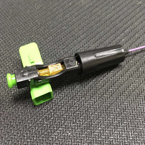 0.9mm câble à fibre optique connecteur rapide de champ SC/APC installable