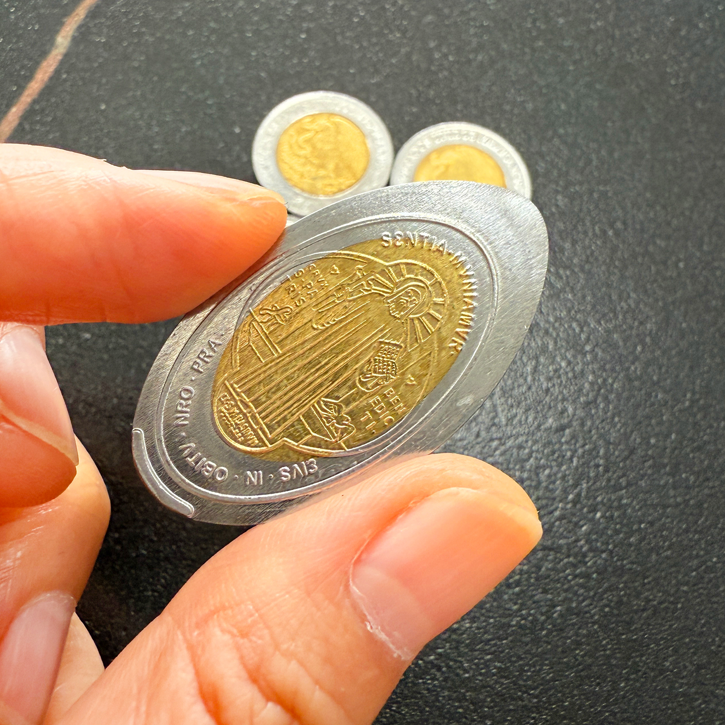 Mechanical No electricity peso coin Press Machine Manual Hand Wheel Operated Souvenir Coin Embossing Machine 0 Power Coin Equipment For Museum Tourist Spot Amusement Park Scenic Tour Gift Shop