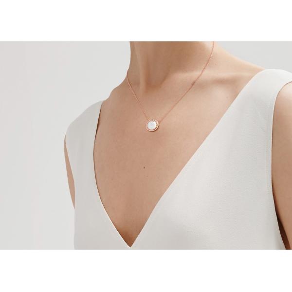 0.05ct Diamond And Mother Of Pearl Circle Pendant 18k Rose Gold material OEM