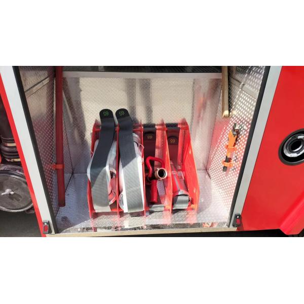 Japon Isuzu 4X2 Deux rangées 2000 litres camion de lutte contre les incendies moteur de pompiers mini camion de pompiers