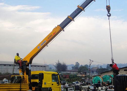 14 Ton truck mounted telescopic boom crane Driven By Hydraulic , 35 TM