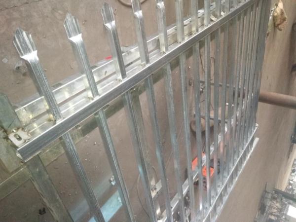 garrison fence price 1800mm x 2400mm just 42.88USD per kit included 1pcs 65mm x 65mm post 4 pcs bracket and screw