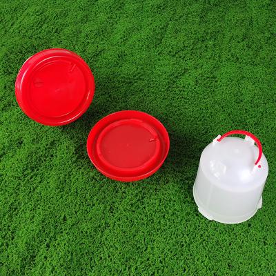 Versão de água de fundo 5L Cone Forma de plástico plástico alimentador de água anti-gotejamento Aguaçador 5 L Capacidade