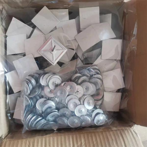 Сцинкованные стальные самоклеистые булавки для крепления предварительно сформированного изоляционного материала к металлическому каналу