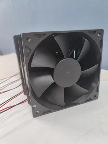Temperatura de funcionamento durável do ventilador de refrigeração -10C-70C do veículo de 0.08A PBT