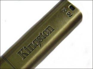 O flash marcado de USB conduz para a terracota do descolamento de kingston