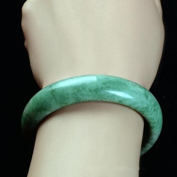 Natural Dark Green Jade Bracelet a Timeless Piece of Jewelry for Your Collection