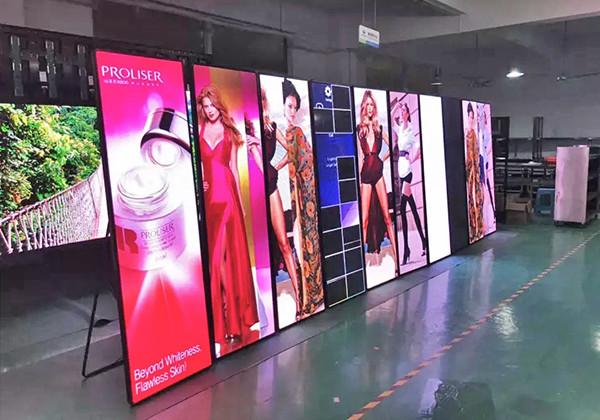 Exposição 640*1920mm de alumínio do cartaz do diodo emissor de luz de Smd2121 P2.5 1000nits
