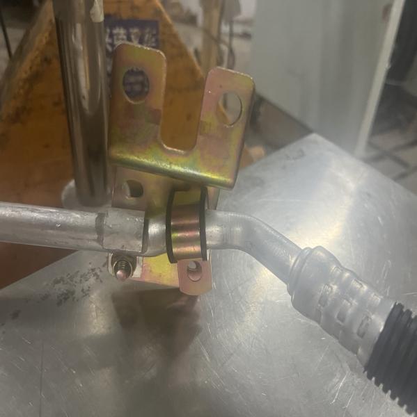 Tubo de ar condicionado 712W61942-0616/1 HOWO Peças de camião