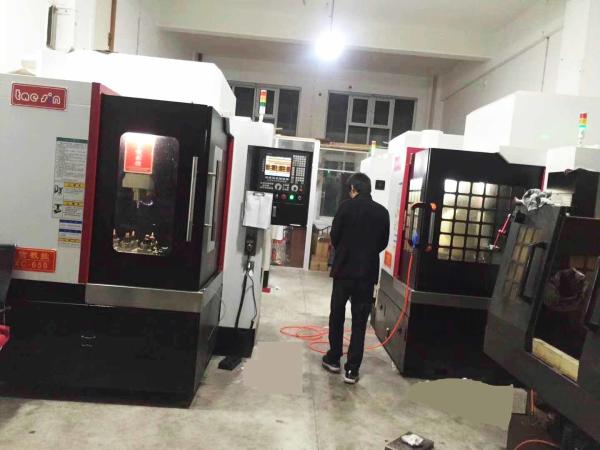 Box Way CNC Vertical Machining Center  japanese CNC Machines 24T Arm Type