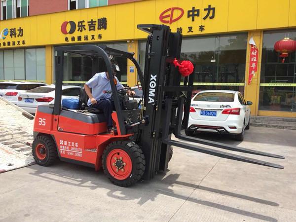 Diesel Powered Counterbalance Forklift Truck , Forklift 3.5 Ton With Comfortable Seat