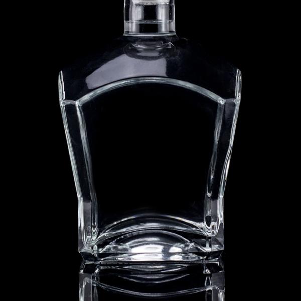Clear or Customized Super Flint Glass Whiskey Bottle 700ml 750ml with Cork Stopper
