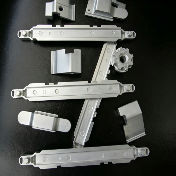 R·G-258 Weak Acid Zinc Nickel Alloy Plating Easy To Manage Tank Fluid
