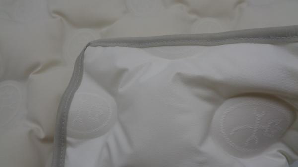 3D Seamless Stereo Embossed Polyester Winter Garment Down Fabric 150 Cm