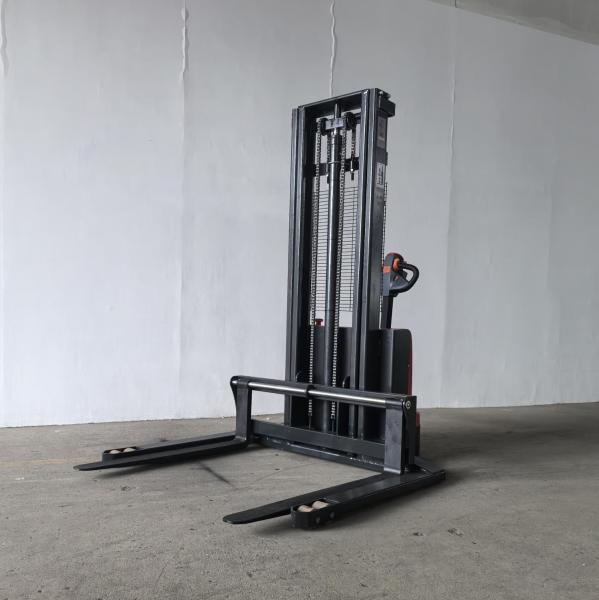 Apilador eléctrico de pasillo estrecho, capacidad de carga 1500 kg, patas separables ajustables