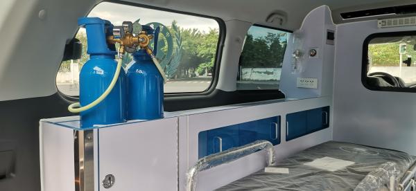 5.2m Medical Emergency Ambulance Gasoline 4×2 Rear Drive