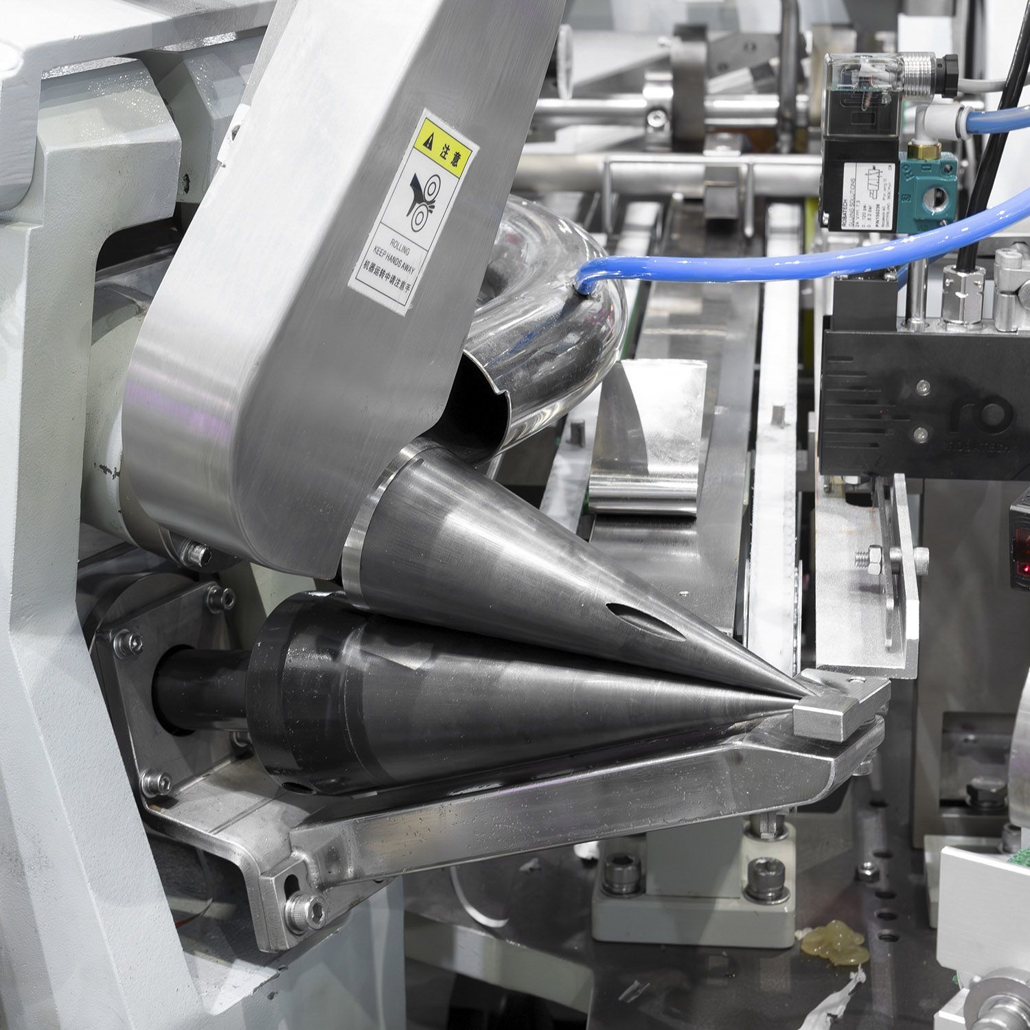 DYK7-CH 4-Axis Domestic Servo Cone Sleeve Machine with 300-350 pcs/min Speed and Rotatech Alpha Gluing System