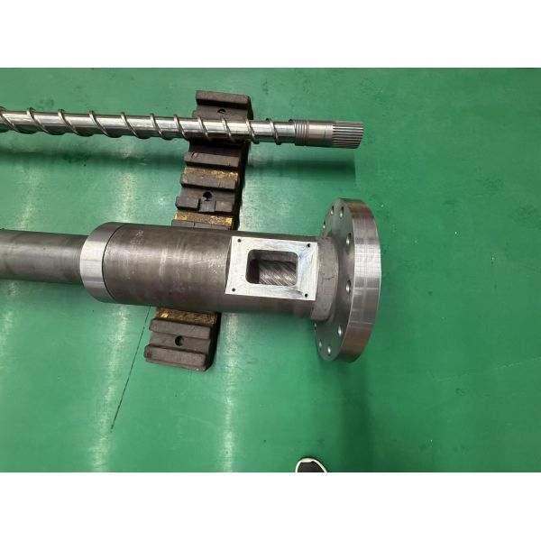 Single Bimetallic Screw and Barrel Set with 0.02mm/m Barrel Straightness and 5kw Heating for Plastic Extrusion