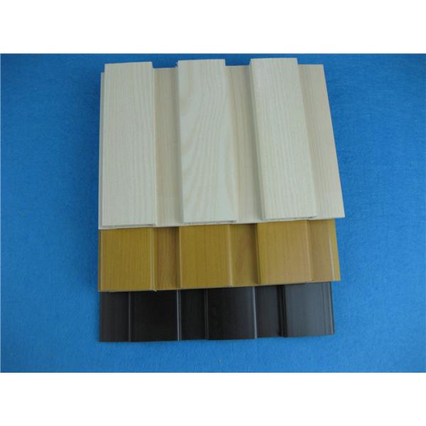 Revêtement composé en plastique en bois de mur de revêtement extérieur en bois coloré de sembler