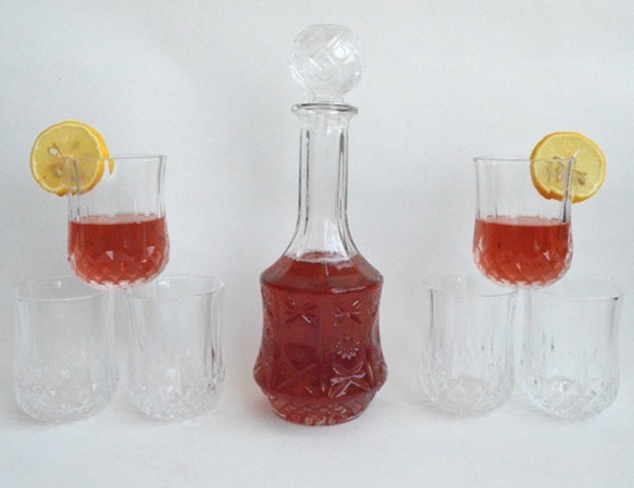 GLASS WINE DECANTER WITH 4 CUPS