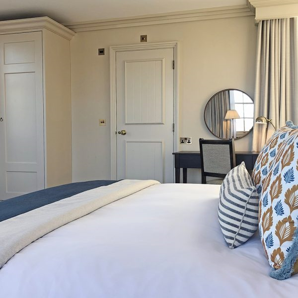 Luxury Leather White Bed Modern Soft Art Hotel Room Bed