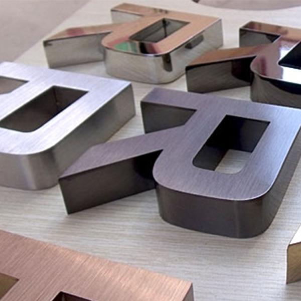 Máquina de polimento de letras 3D de aço inoxidável com 2 kW de potência do motor