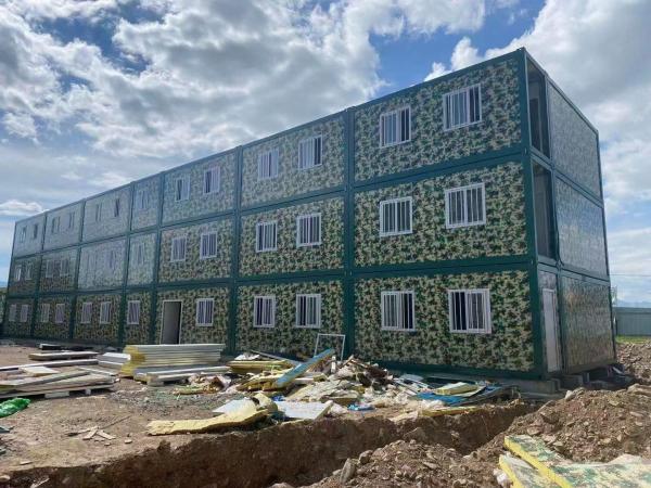 Solução de alojamento ao ar livre Casa de contêiner de 40 pés com painel de sanduíche