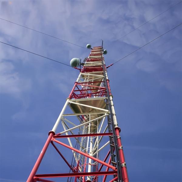 20 Mètre galvanisé à chaud tubulaire en acier galvanisé tour de fil 5G radio antenne télécommunication mât