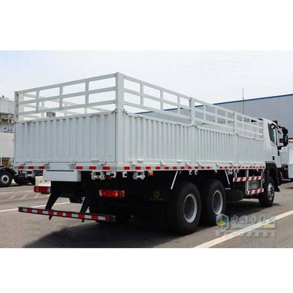 For sale sinotruk HOWO 8*4 stake box lorry 371 hp big volume