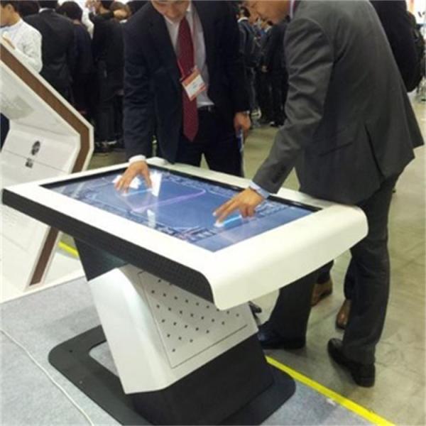 Half Standing Multi Touch Screen Table High Definition Image Display For Teaching